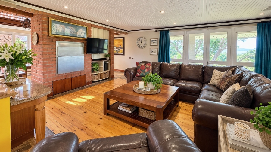 6 Bedroom Property for Sale in Lovemore Park Eastern Cape